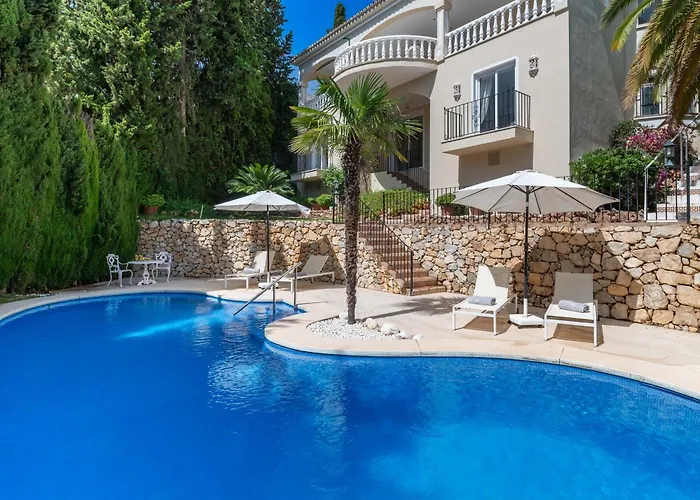 4 Bdrm Andalusian Villa W Cinema & Sea Views