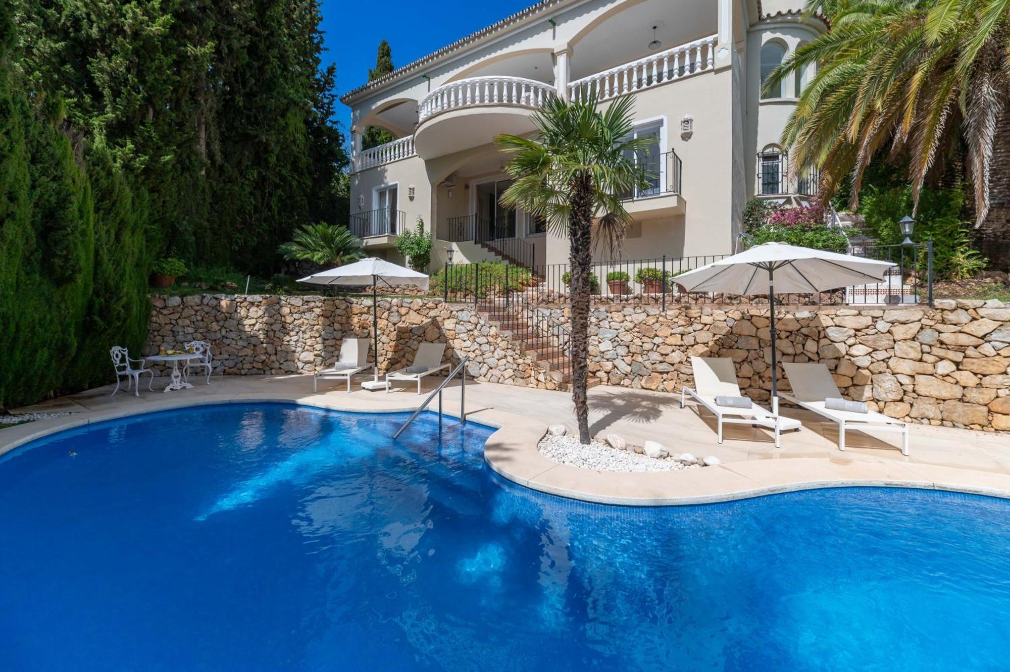 4 Bdrm Andalusian W Cinema & Sea Views Marbella