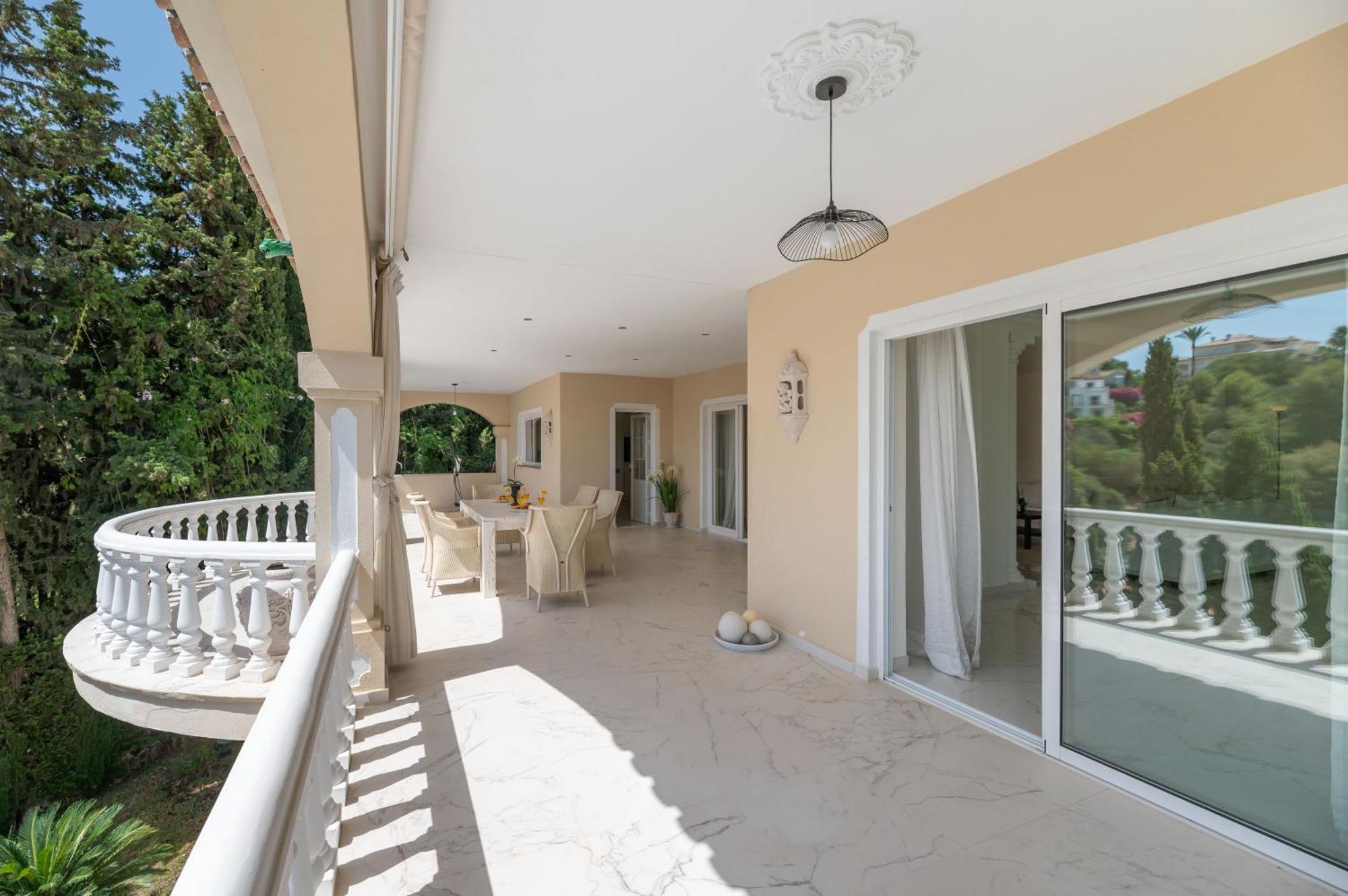 4 Bdrm Andalusian W Cinema & Sea Views