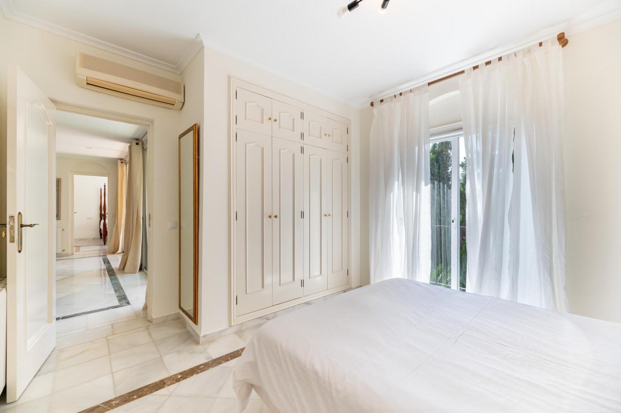 4 Bdrm Andalusian W Cinema & Sea Views