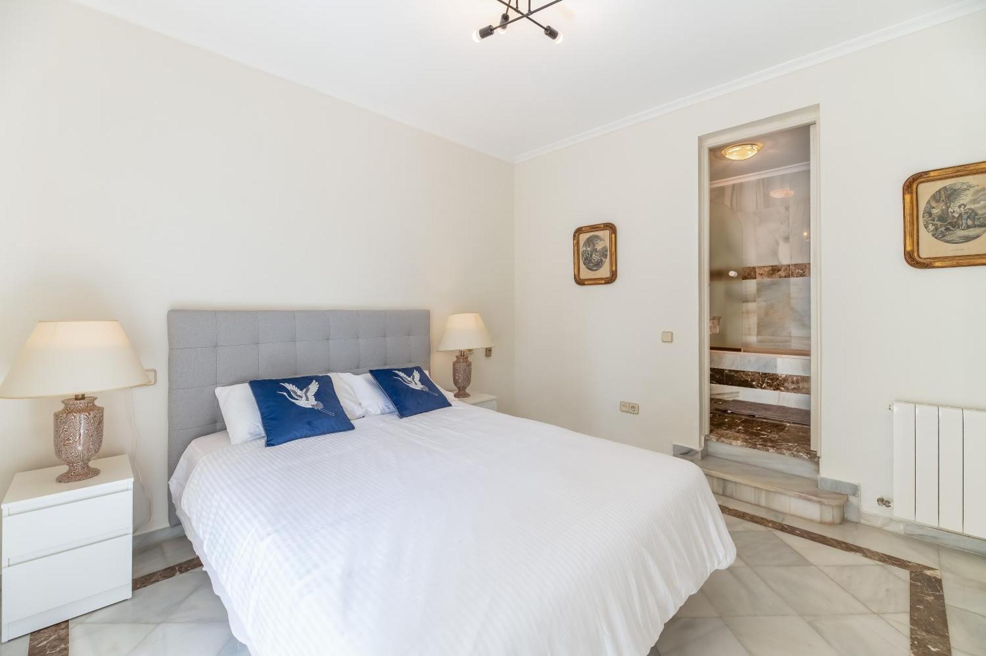 Apartment 4 Bdrm Andalusian W Cinema & Sea Views *