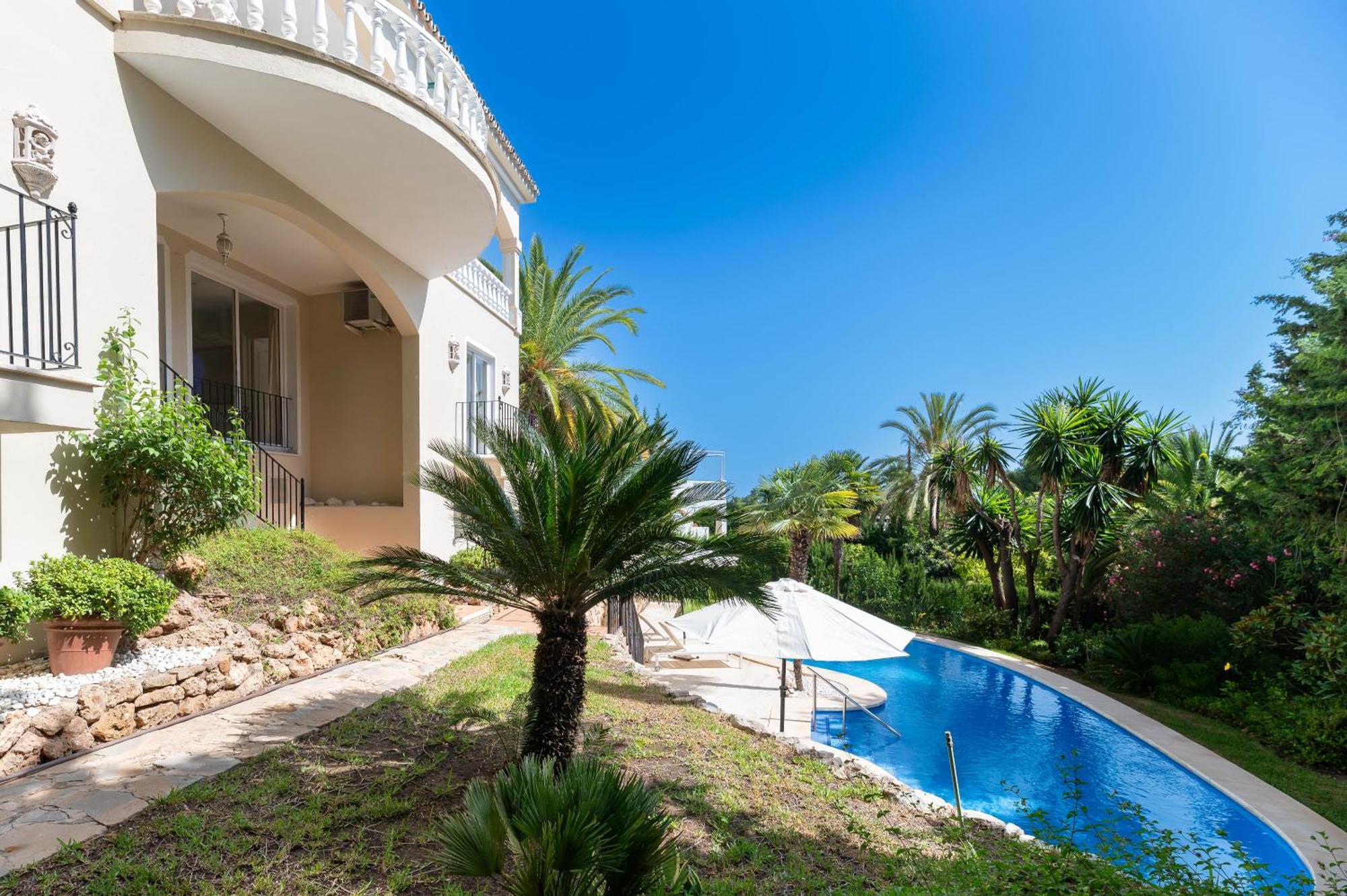 4 Bdrm Andalusian W Cinema & Sea Views Apartment Marbella