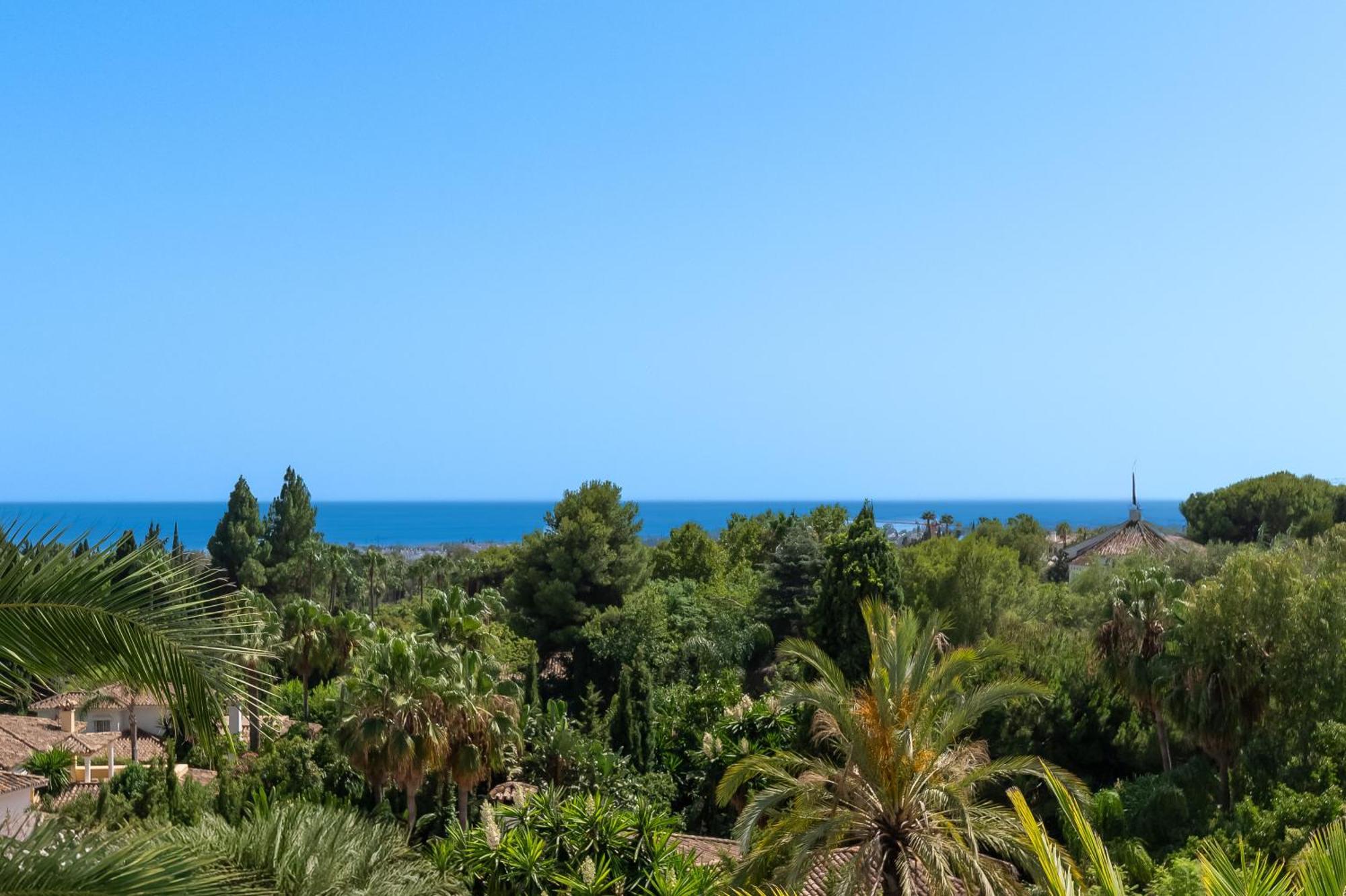 4 Bdrm Andalusian W Cinema & Sea Views * Marbella