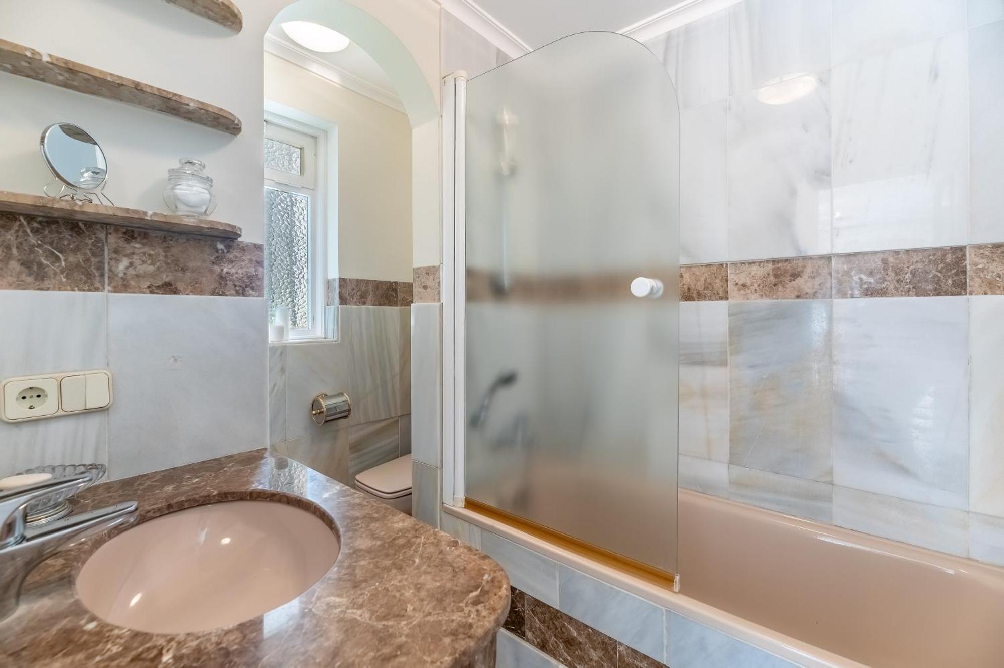 4 Bdrm Andalusian W Cinema & Sea Views