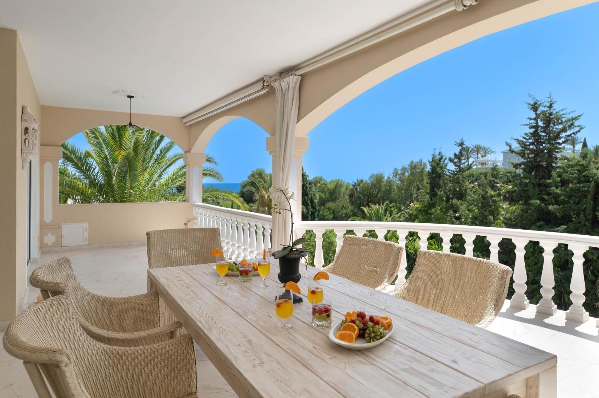 4 Bdrm Andalusian W Cinema & Sea Views Marbella
