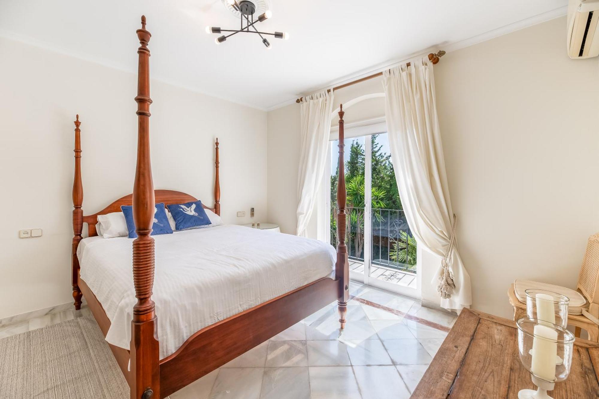 4 Bdrm Andalusian W Cinema & Sea Views Apartment Marbella