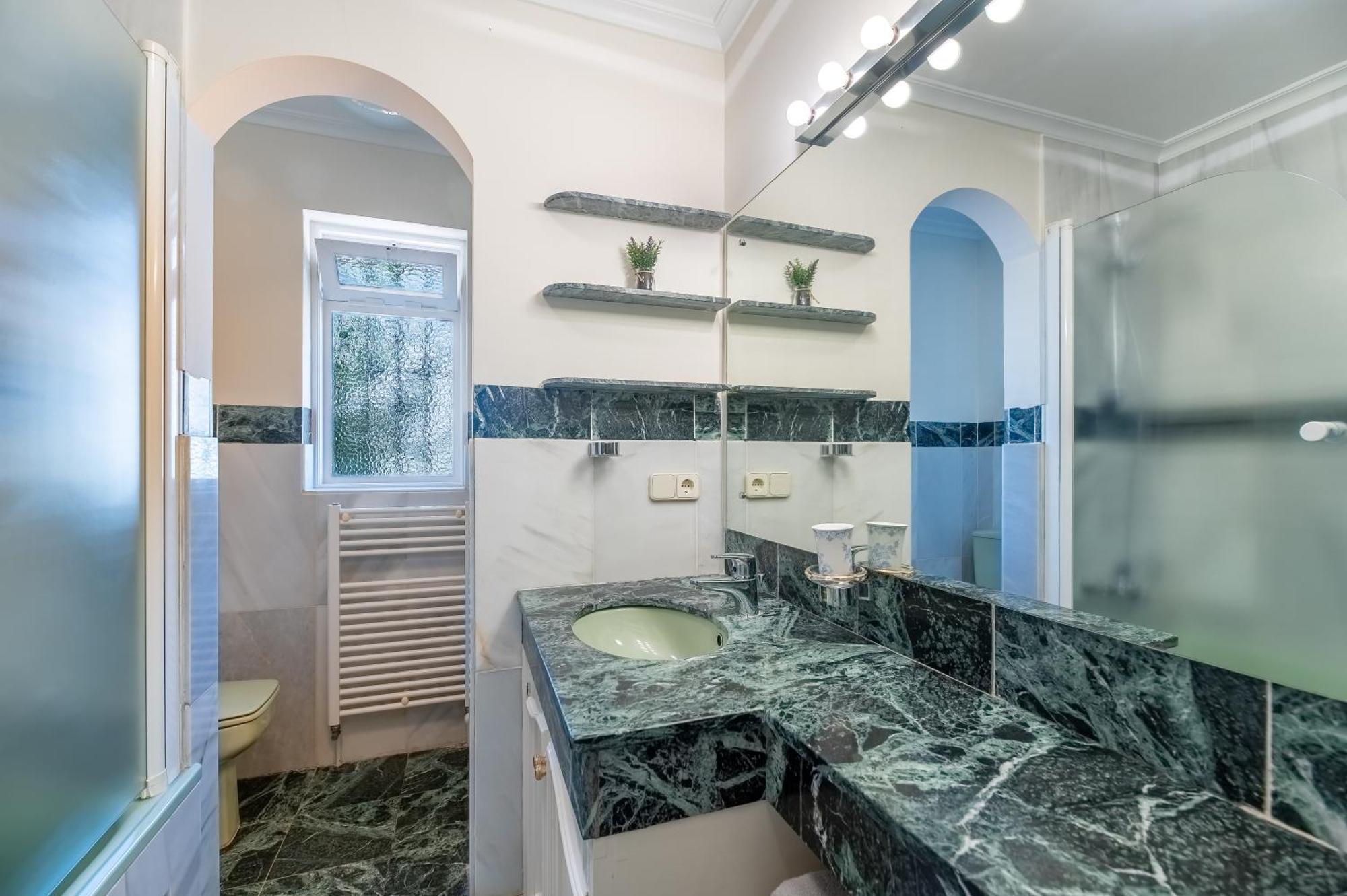 4 Bdrm Andalusian W Cinema & Sea Views Marbella