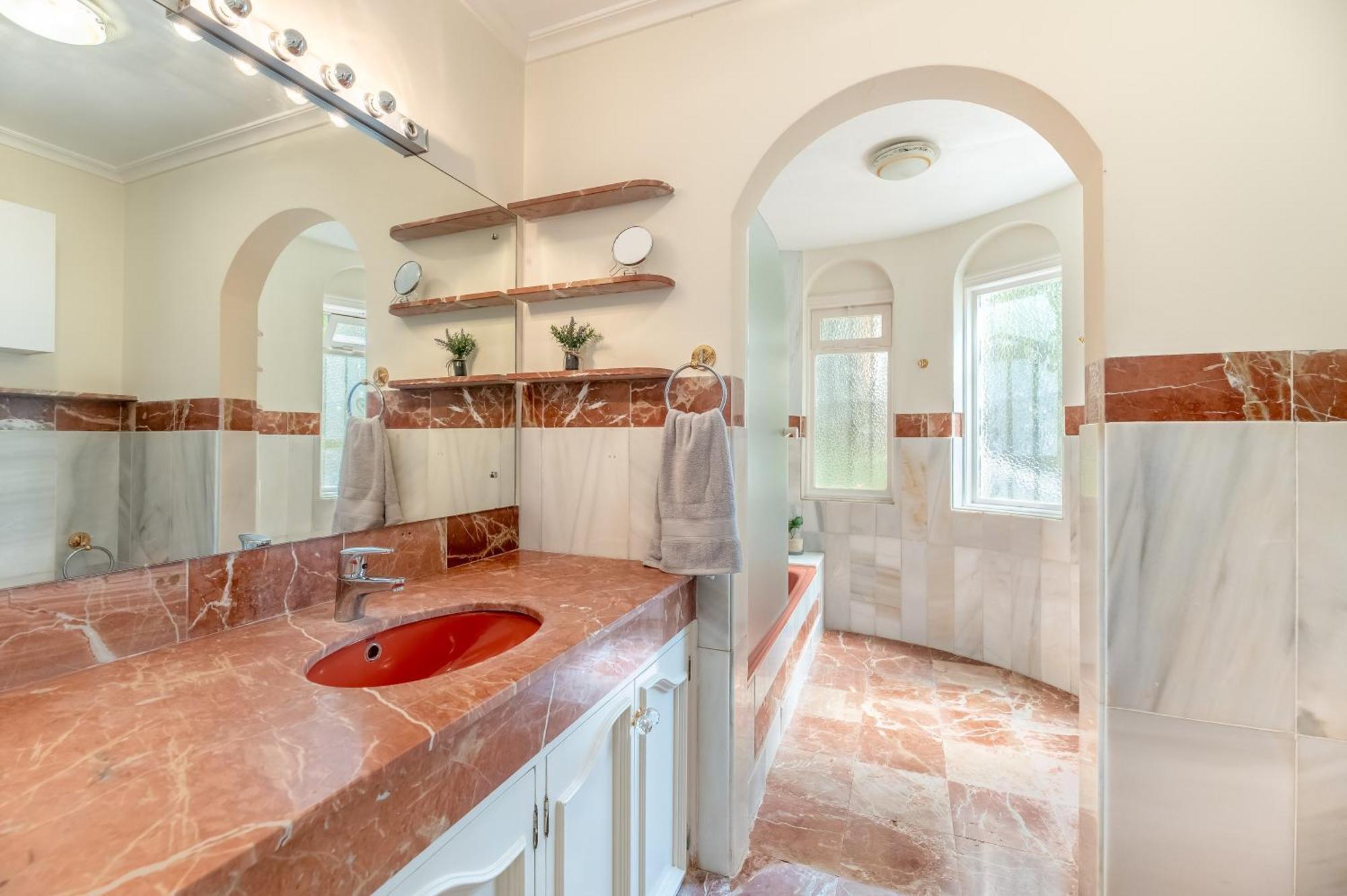 4 Bdrm Andalusian W Cinema & Sea Views * Marbella