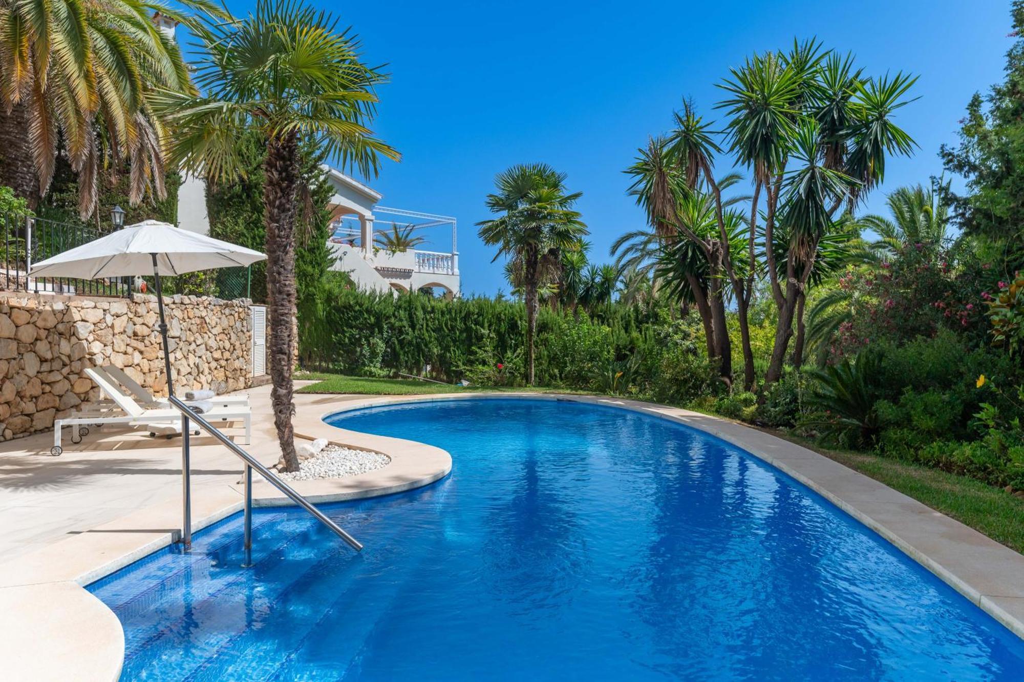 Apartment 4 Bdrm Andalusian W Cinema & Sea Views
