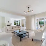 4 Bdrm Andalusian Villa W Cinema & Sea Views