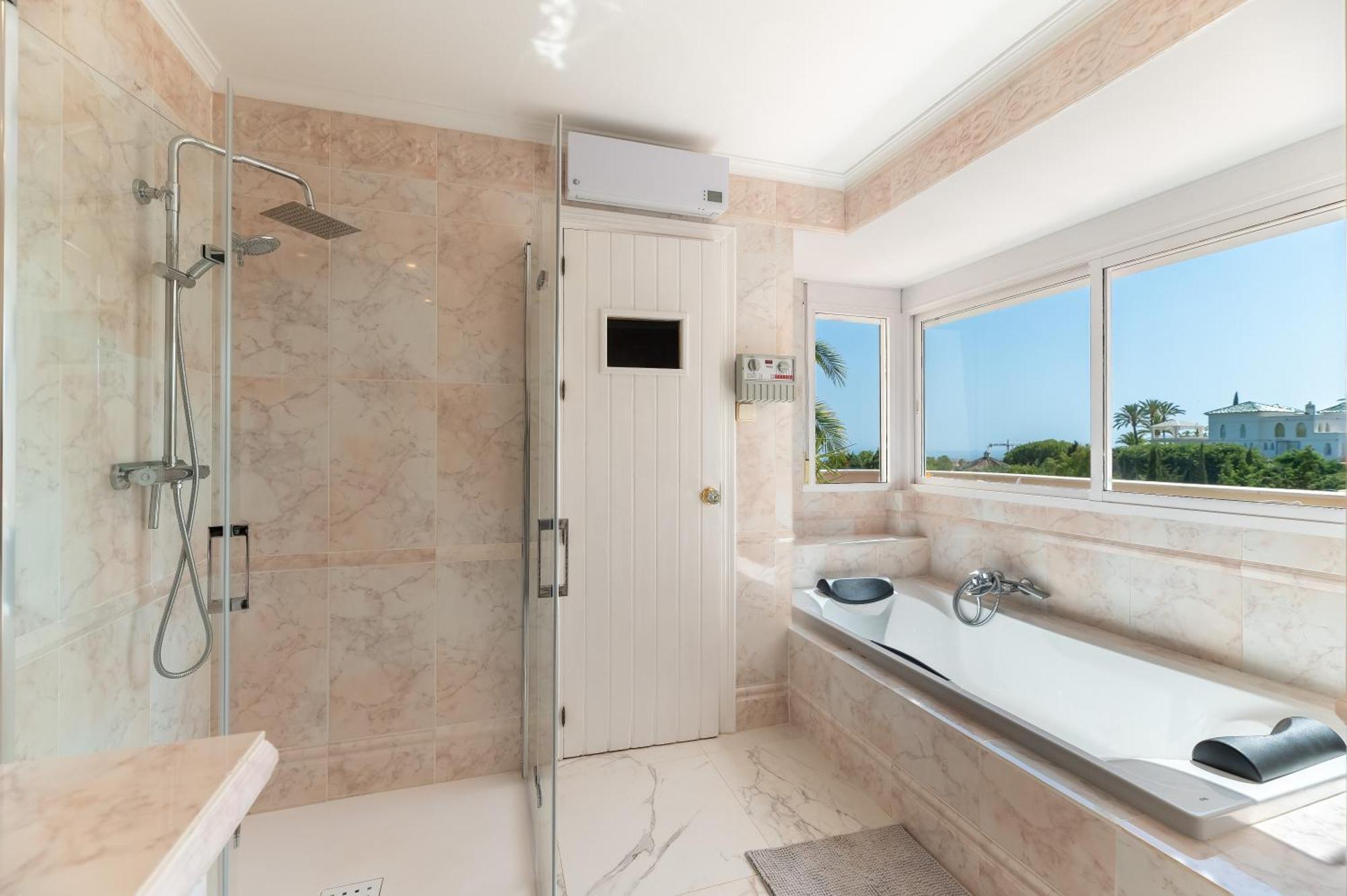 Apartament 4 Bdrm Andalusian W Cinema & Sea Views