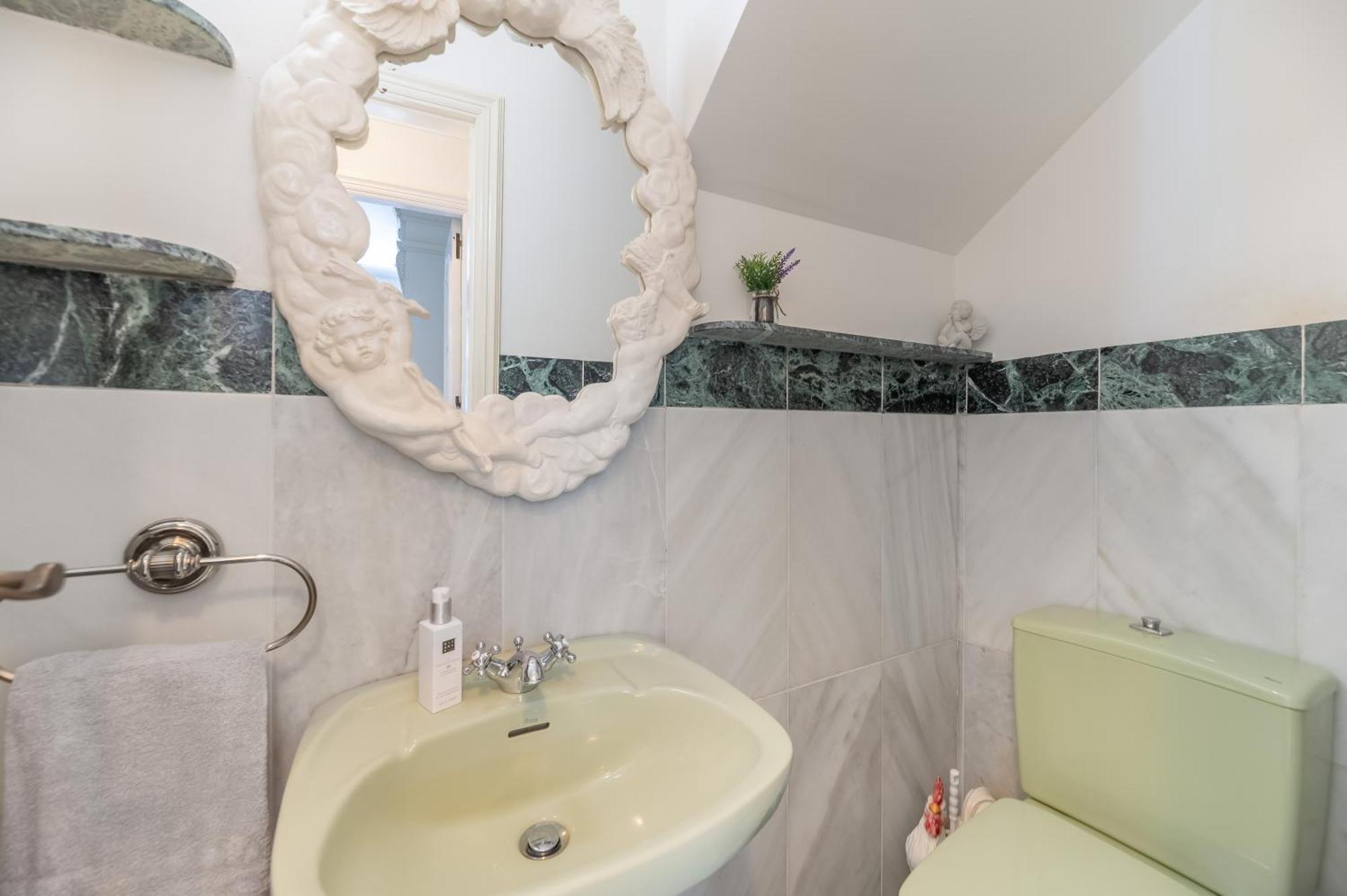 4 Bdrm Andalusian W Cinema & Sea Views Apartament Marbella